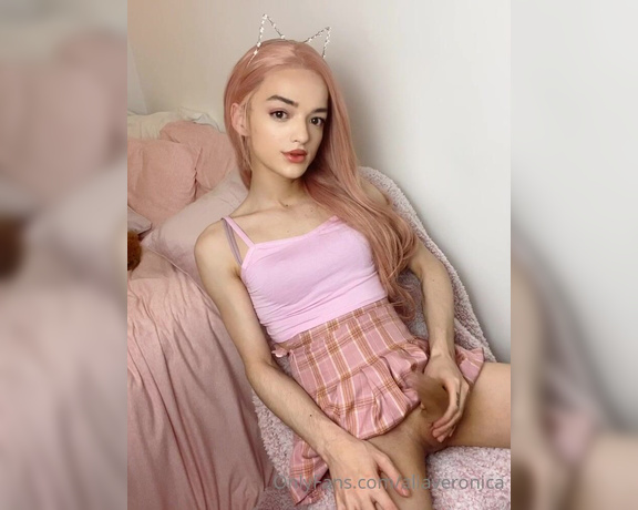 Winnie Lovebelle aka winnielovebelle - 05-24-2020 OnlyFans Video - Someone come sit on me  On my face or my cock