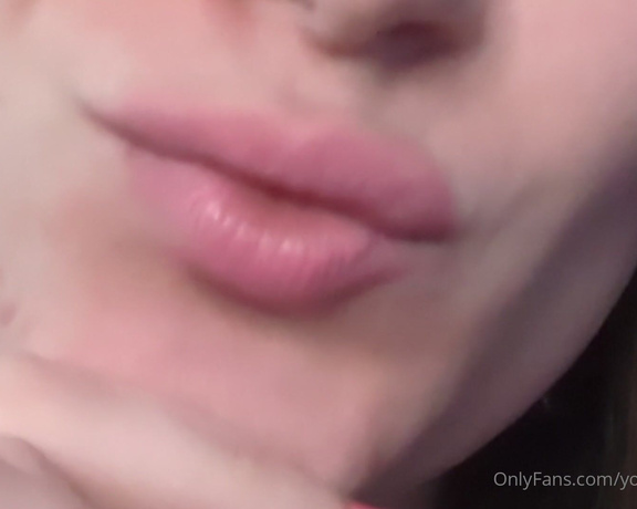 TS Cynthia aka yourangelcynthia - 06-17-2023 OnlyFans Video - Guilty of having an oral fixation 00  a sub requested I did a video of