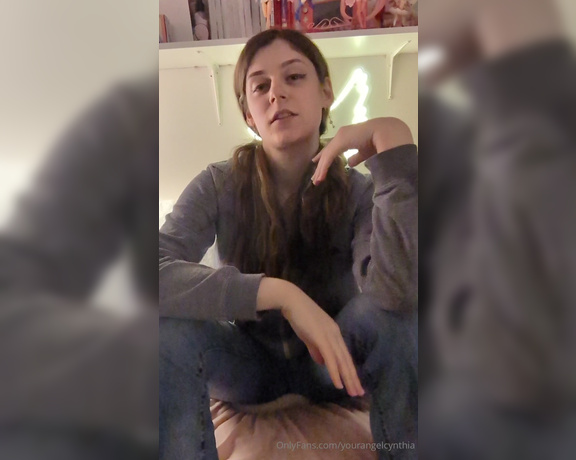 TS Cynthia aka yourangelcynthia - 12-05-2023 OnlyFans Video - Discussing how much I love wearing baggy clothing while out in public, especially now that my