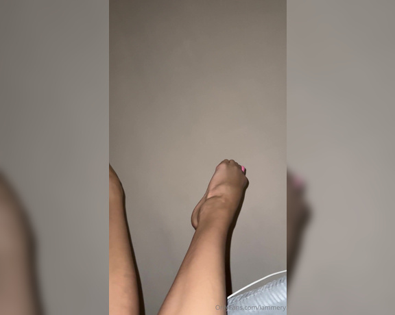 TS Iammery aka iammery - 11-24-2024 OnlyFans Video - New toenails  pink  my fav