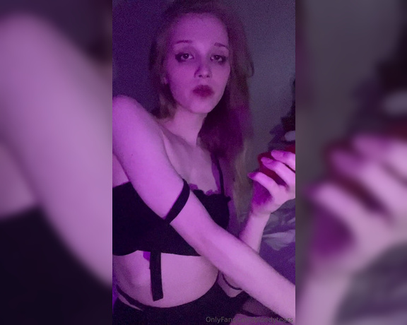 Alice Bloodytears aka bloodytears - 01-02-2024 OnlyFans Video - a real dick would be much better