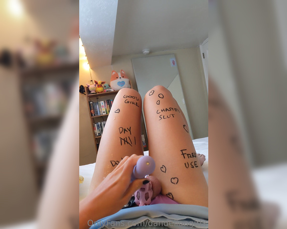 TS Dandeliongirlx aka dandeliongirlx - 08-05-2023 OnlyFans Video - what else should I write on my legs