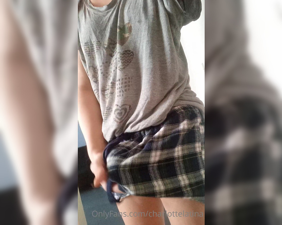 Katherine Aurora aka katauroraaa - 03-03-2023 OnlyFans Video - Morning girlcock for you to look and worship, would you like to be on your knees_99xf