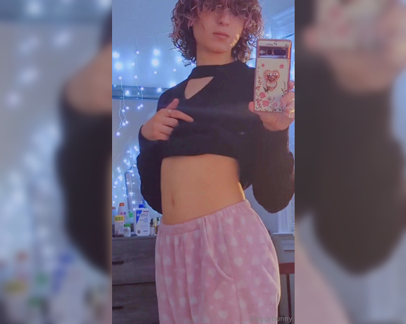 Vinny aka drxggybunny - 08-06-2024 OnlyFans Video - what do u wear in bed