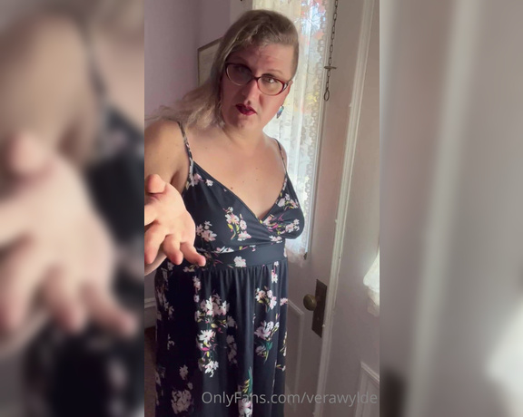 Vera Wylde aka verawylde - 11-23-2022 OnlyFans Video - Just popping out for a quick stroll