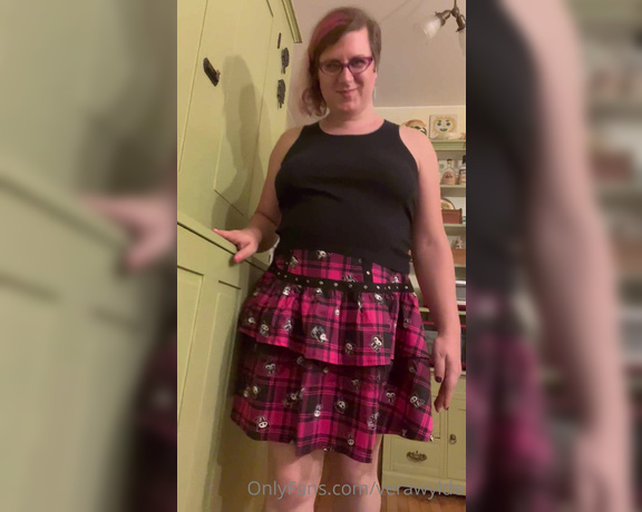 Vera Wylde aka verawylde - 08-02-2023 OnlyFans Video - Showing off a new skirt to you while youre on your knees