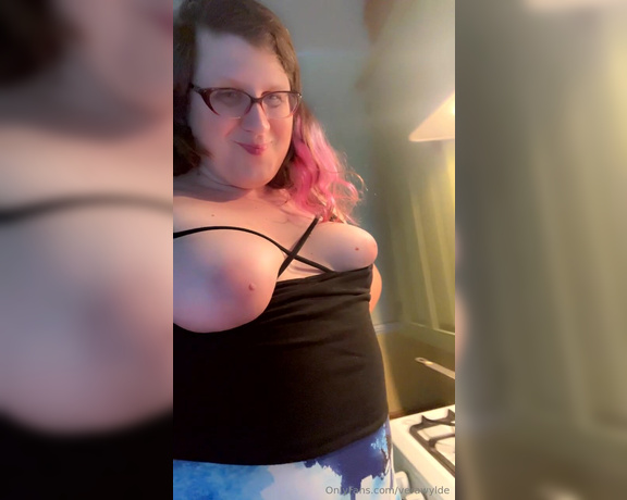 Vera Wylde aka verawylde - 07-03-2024 OnlyFans Video - Have a little fun while being all domestic