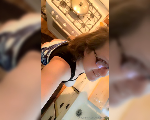 Vera Wylde aka verawylde - 07-03-2024 OnlyFans Video - Have a little fun while being all domestic