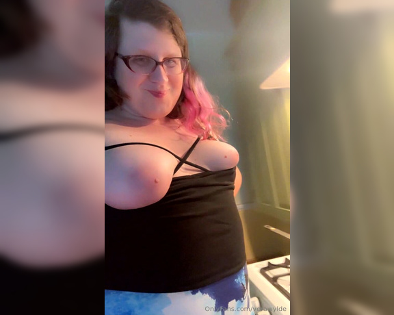 Vera Wylde aka verawylde - 07-19-2024 OnlyFans Video - A bit of domestic fun