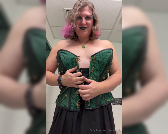 Vera Wylde aka verawylde - 12-11-2024 OnlyFans Video - I love this new corset and I wanted you all to see how easily it comes