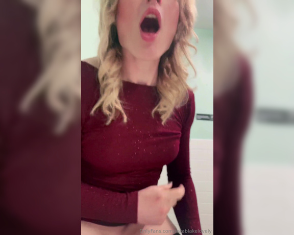 Blake Lovely aka sarablakelovely - 05-14-2024 OnlyFans Video - Slurping  my own cum in a public restroom