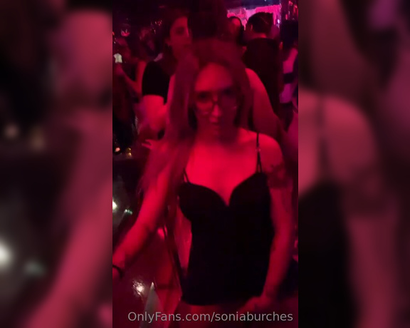 TS Sonia Burches aka soniaburches - 04-26-2023 OnlyFans Video - Mira que bien me lo paso de fiesta amor Quieres que baile así para ti