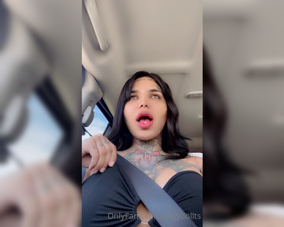 Miss MexXx aka kittydollts - 09-29-2022 OnlyFans Video - Casual manejando sacándome las tetas y el chico de enfrente me ve