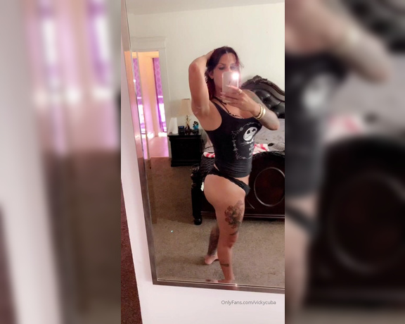 Domina Vicky aka vickycuba - 10-14-2019 OnlyFans Video - Chilling in home