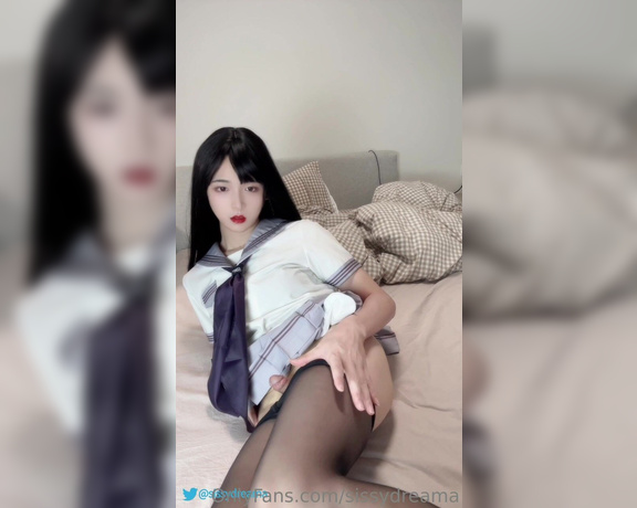 TransTumii aka sissydreama - 06-02-2023 OnlyFans Video - What will you do if you see a girl take off her pantyhose and theres a