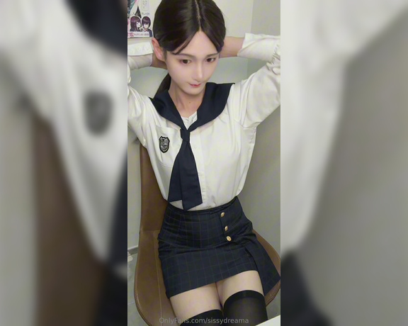 TransTumii aka sissydreama - 07-19-2024 OnlyFans Video - The girl in school uniform turned to the stranger on the other end of the video