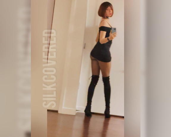 TS Silk aka silklivingdoll - 10-01-2021 OnlyFans Video - I just couldnt help myself when I see her in the mirror