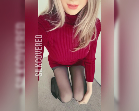 TS Silk aka silklivingdoll - 01-25-2023 OnlyFans Video - Wearing red for the lunar new year 新年快乐