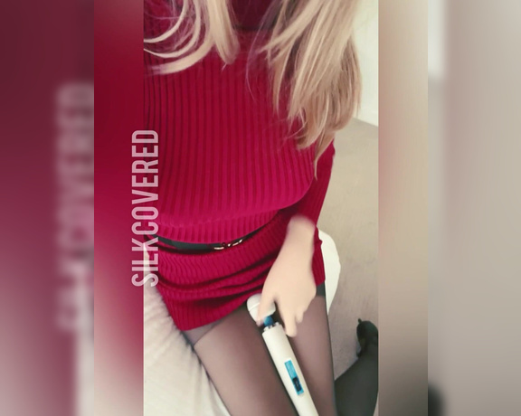 TS Silk aka silklivingdoll - 01-25-2023 OnlyFans Video - Wearing red for the lunar new year 新年快乐