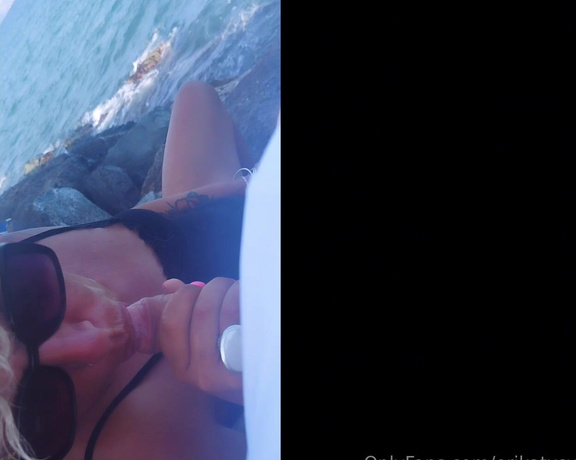 Erikatxsv aka erikatxsv - 11-06-2023 OnlyFans Video - Ci vediamo con fopora in spiaggia e puntualmente mi butta il cazzo in bocca per poi