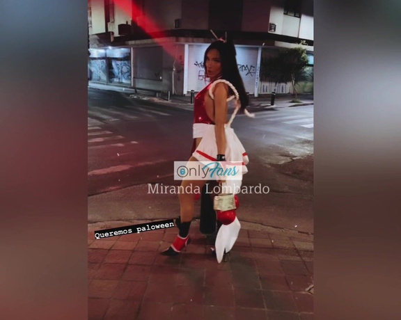 Miranda Lombardo aka mirandalombardo - 11-16-2021 OnlyFans Video - Me fui a pedir halloween disfrazada de Mai Shiranui de The King Of Fighters, llegando al