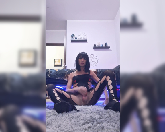 TS Merylove aka meryloveee - 11-05-2024 OnlyFans Video - Mentre aspettavo un perverso a casa mi sono un po toccata