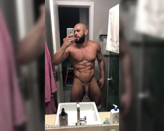 Lucas Alencar aka maromba_alencar - 08-21-2023 OnlyFans Video - Come to the bathroom with me_7x8q