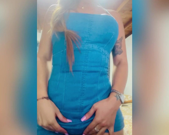 Valery Henao aka valery_henao0 - 11-05-2022 OnlyFans Video - Alguien me quiere ayudarme a Quitarme la ropa antes de dormir  someone wants to help