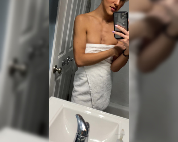 Gimena Caldera aka gemgunnpremium - 04-08-2020 OnlyFans Video - Shower time