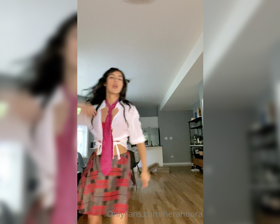 Gimena Caldera aka gemgunnpremium - 07-29-2020 OnlyFans Video - Being silly learning Baby One More Time in my living room