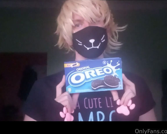 Femboypuppyy aka femboypuppyy - 02-01-2024 OnlyFans Video - I tried the new Oreo Boymilk Edition out and it is pretty good 3 Eating food