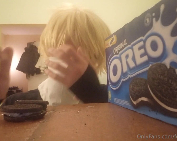 Femboypuppyy aka femboypuppyy - 02-01-2024 OnlyFans Video - I tried the new Oreo Boymilk Edition out and it is pretty good 3 Eating food