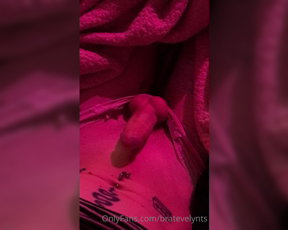 Evelyn Tumbles aka bratevelynts - 07-15-2022 OnlyFans Video - bedtime touches