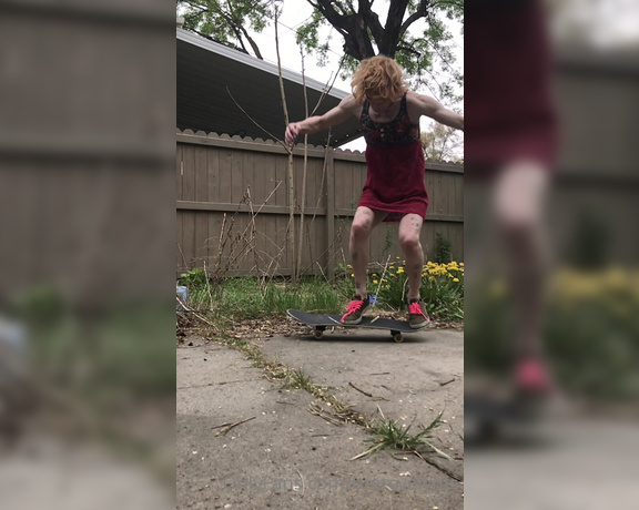 Evelyn Tumbles aka bratevelynts - 05-01-2020 OnlyFans Video - cute girl learns quarantine kickflips but also she touched her toe sew it doesnt count