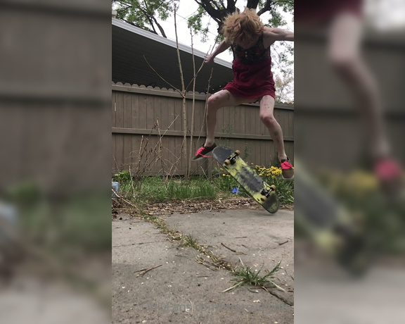 Evelyn Tumbles aka bratevelynts - 05-01-2020 OnlyFans Video - cute girl learns quarantine kickflips but also she touched her toe sew it doesnt count