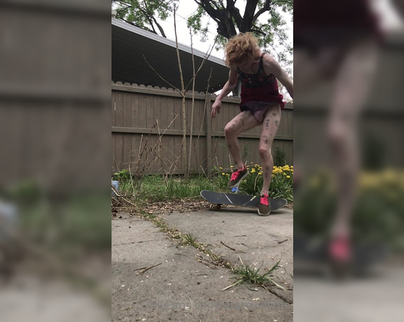 Evelyn Tumbles aka bratevelynts - 05-01-2020 OnlyFans Video - cute girl learns quarantine kickflips but also she touched her toe sew it doesnt count