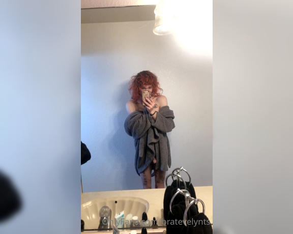 Evelyn Tumbles aka bratevelynts - 04-18-2023 OnlyFans Video - sleepygirl take her to bed