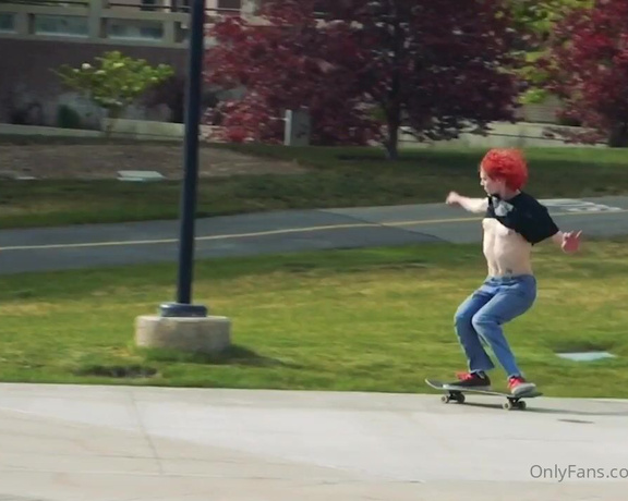 Evelyn Tumbles aka bratevelynts - 05-25-2020 OnlyFans Video - Ive been skating a lot _