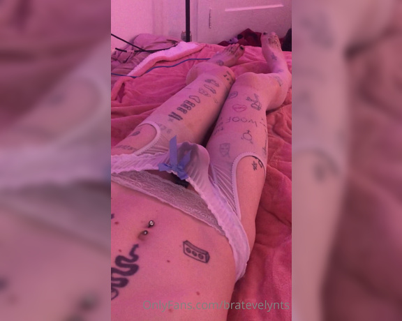 Evelyn Tumbles aka bratevelynts - 12-12-2022 OnlyFans Video - cute n small  trying to find balance between being locked and unlocked it is vvvvvfun_o6ip