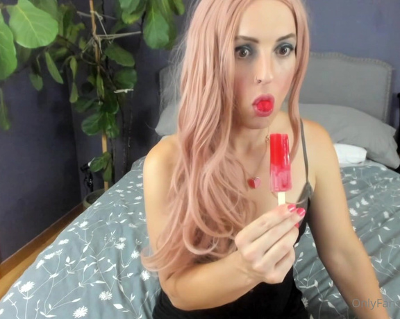 Winnie Lynn aka lynnherein - 11-02-2020 OnlyFans Video - Watch me finish this cherry popsicle and tell you a bad joke