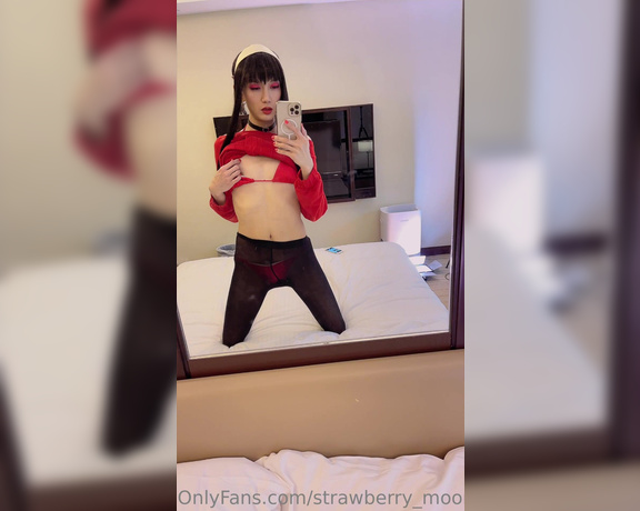 Strawberry Moonshine aka strawberry_moonshine - 03-20-2023 OnlyFans Video - What a lewd, happy and exciting hotel trip  I bang my girl cock hard in