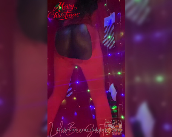 LolaBee Santii aka lolabee_santii - 12-23-2021 OnlyFans Video - Naughty or Nice For Santa