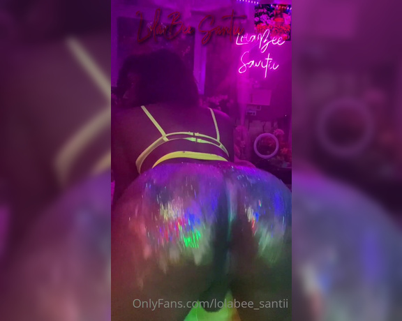 LolaBee Santii aka lolabee_santii - 01-01-2022 OnlyFans Video - HAPPY NEW YEARS MY LOVELIES NOW WATCH MY GLITTERY ASS BOUNCE