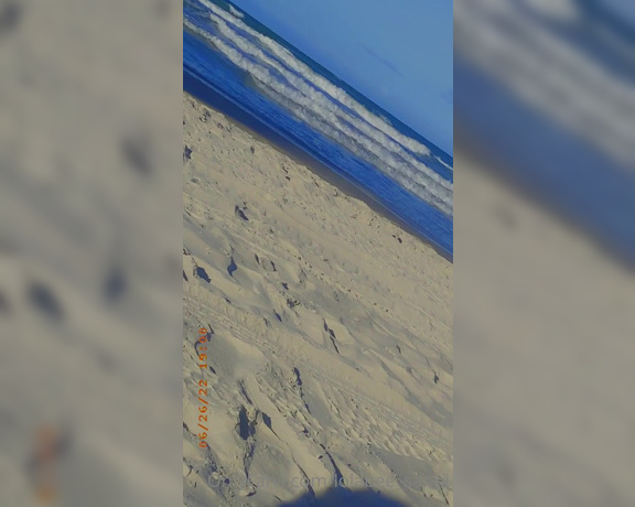 LolaBee Santii aka lolabee_santii - 06-26-2022 OnlyFans Video - Beach day