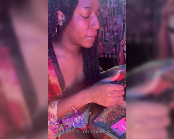 LolaBee Santii aka lolabee_santii - 08-01-2022 OnlyFans Video - Rolling up half nude Showing how I roll with my nails