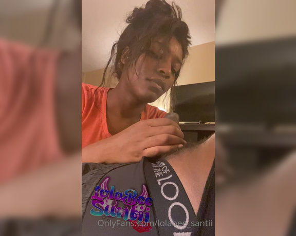 LolaBee Santii aka lolabee_santii - 09-10-2022 OnlyFans Video - The kisses down low you need in the morning