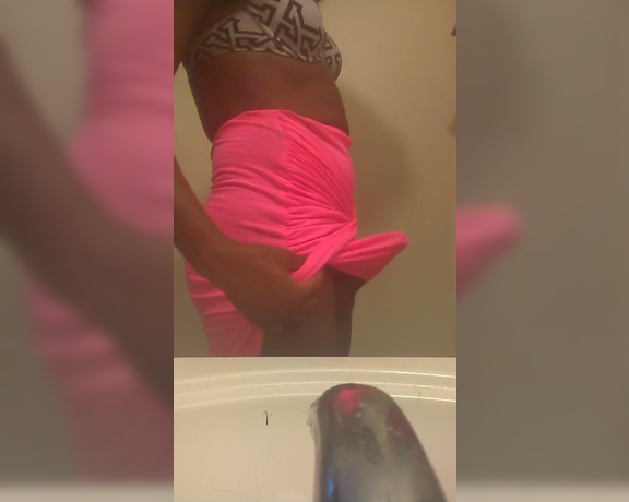 LolaBee Santii aka lolabee_santii - 09-28-2017 OnlyFans Video - Pink Skirt Play So I was looking through my clothes and found this skirt that i