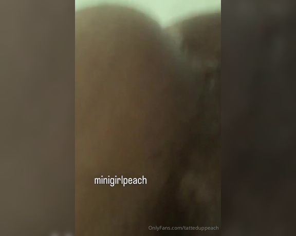 Miniglpch aka minigirlpeach - 02-22-2024 OnlyFans Video - old vid of me being a muncher