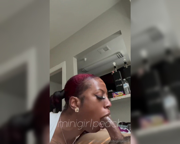 Miniglpch aka minigirlpeach - 05-28-2024 OnlyFans Video - i eat dick like im starving btw