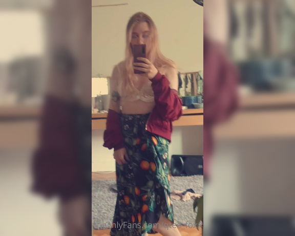 Qtee Foxx aka qtee_foxx - 05-20-2022 OnlyFans Video - Outfit of the day